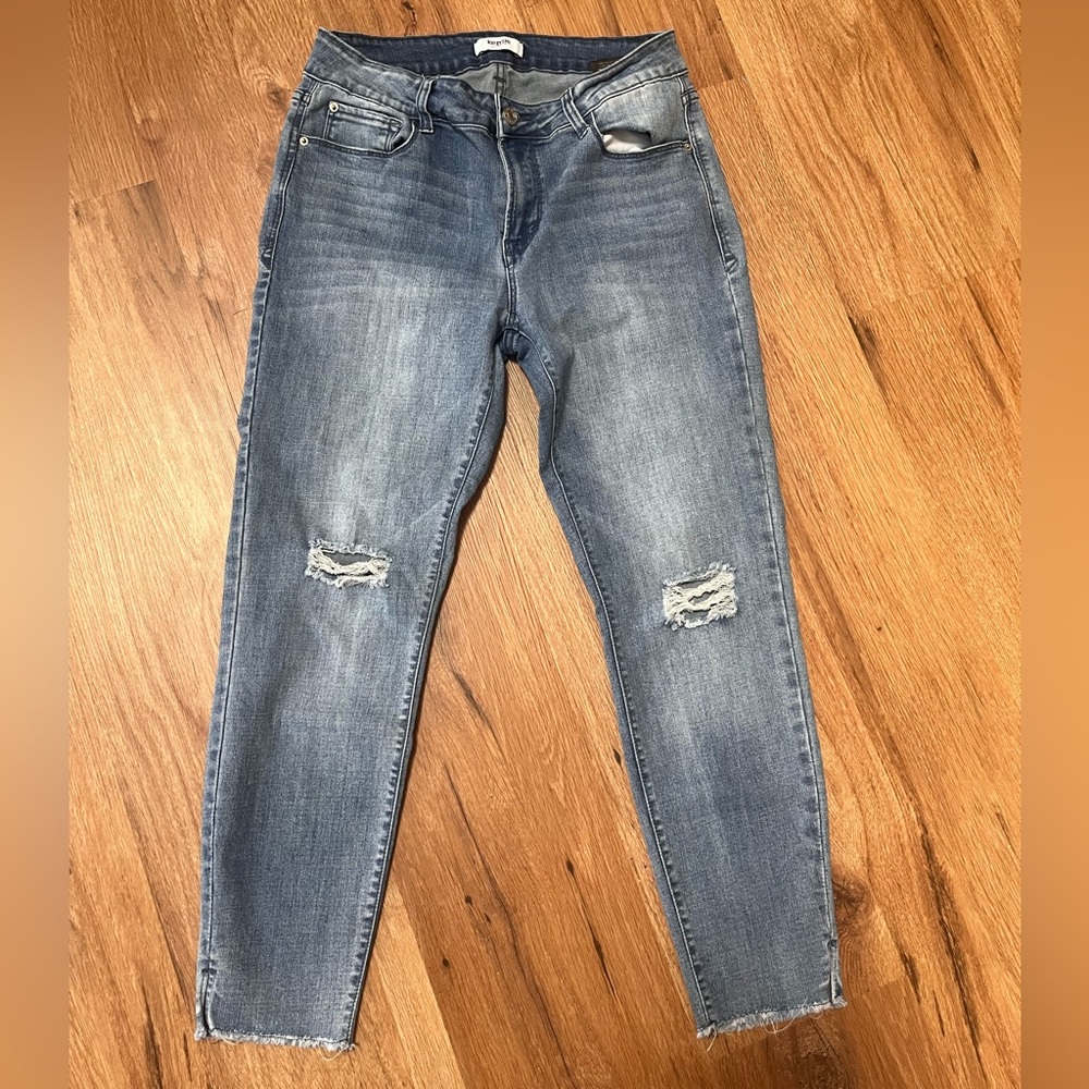 Kensie cropped distressed jeans, 28” waist